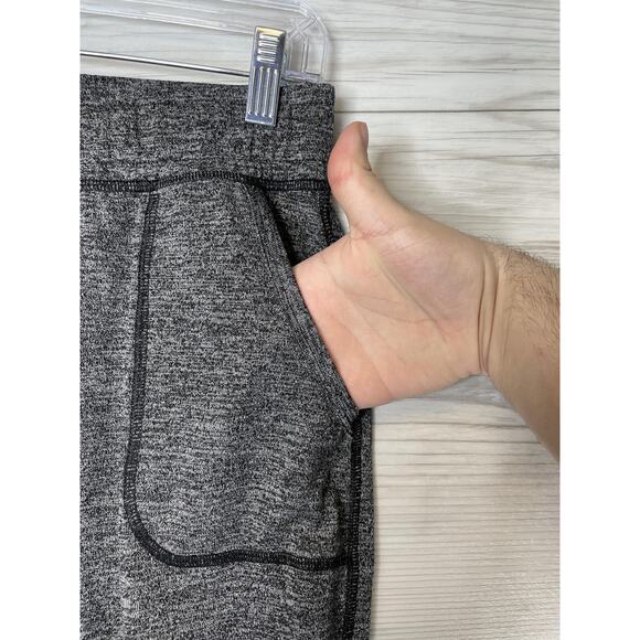 Under Armour Pants Womens Small Gray HeatGear Loose Capri Joggers Pockets Cuffed - Picture 2 of 11